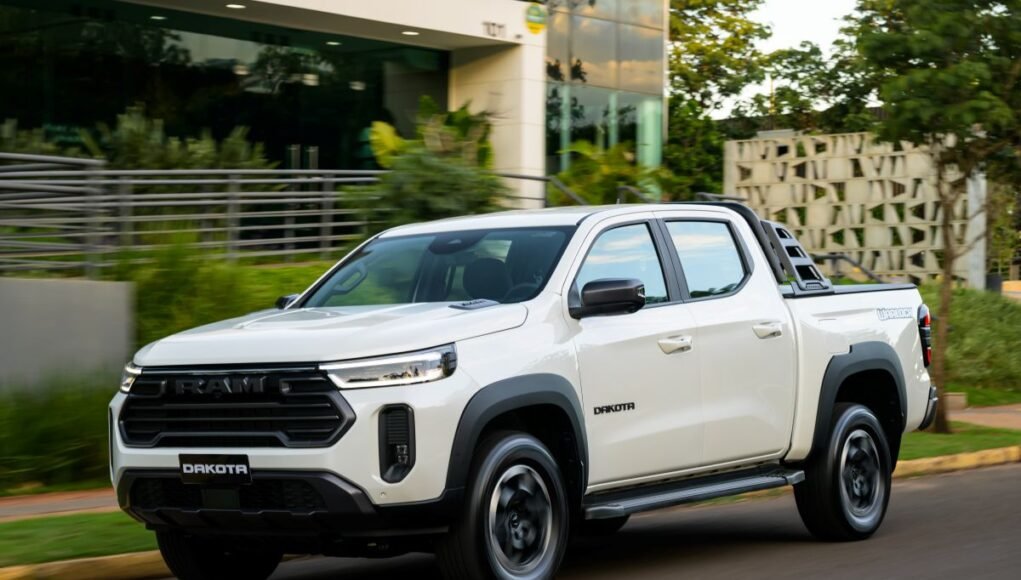 Versatilidade amplia presença da Ram Dakota 2027 entre as picapes médias - Divulgação (13)