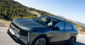 DS N°7 estreia na Europa em versões híbridas e elétricas de longo alcance