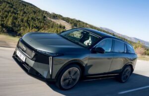 DS N°7 estreia na Europa em versões híbridas e elétricas de longo alcance