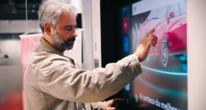 Toyota moderniza rede de concessionárias em parceria com a Samsung