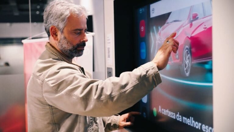 Toyota moderniza rede de concessionárias em parceria com a Samsung