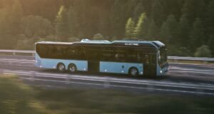 Volvo amplia linha elétrica com BZR 6×2 para até 110 passageiros
