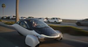 Aptera aproxima carro solar da etapa de produção