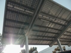 BYD leva energia solar para dentro das concessionárias no Brasil
