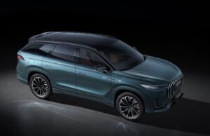 Jaecoo 8 antecipa SUV híbrido de sete lugares para o Brasil