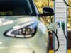 Geely Auto bate recorde de receita e amplia exportações em 2026