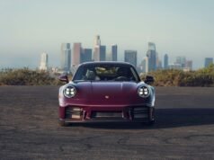 Porsche 911 Carrera S volta a combinar 473 cavalos e transmissão manual