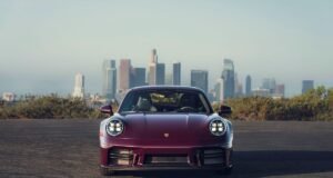 Porsche 911 Carrera S volta a combinar 473 cavalos e transmissão manual