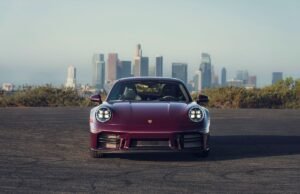 Porsche 911 Carrera S volta a combinar 473 cavalos e transmissão manual