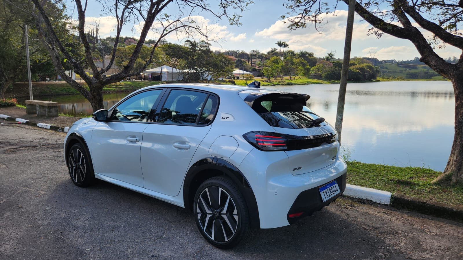 Peugeot 208 2026 em teste