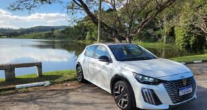 Peugeot 208 2026 tem conjunto de soluções voltadas ao uso cotidiano