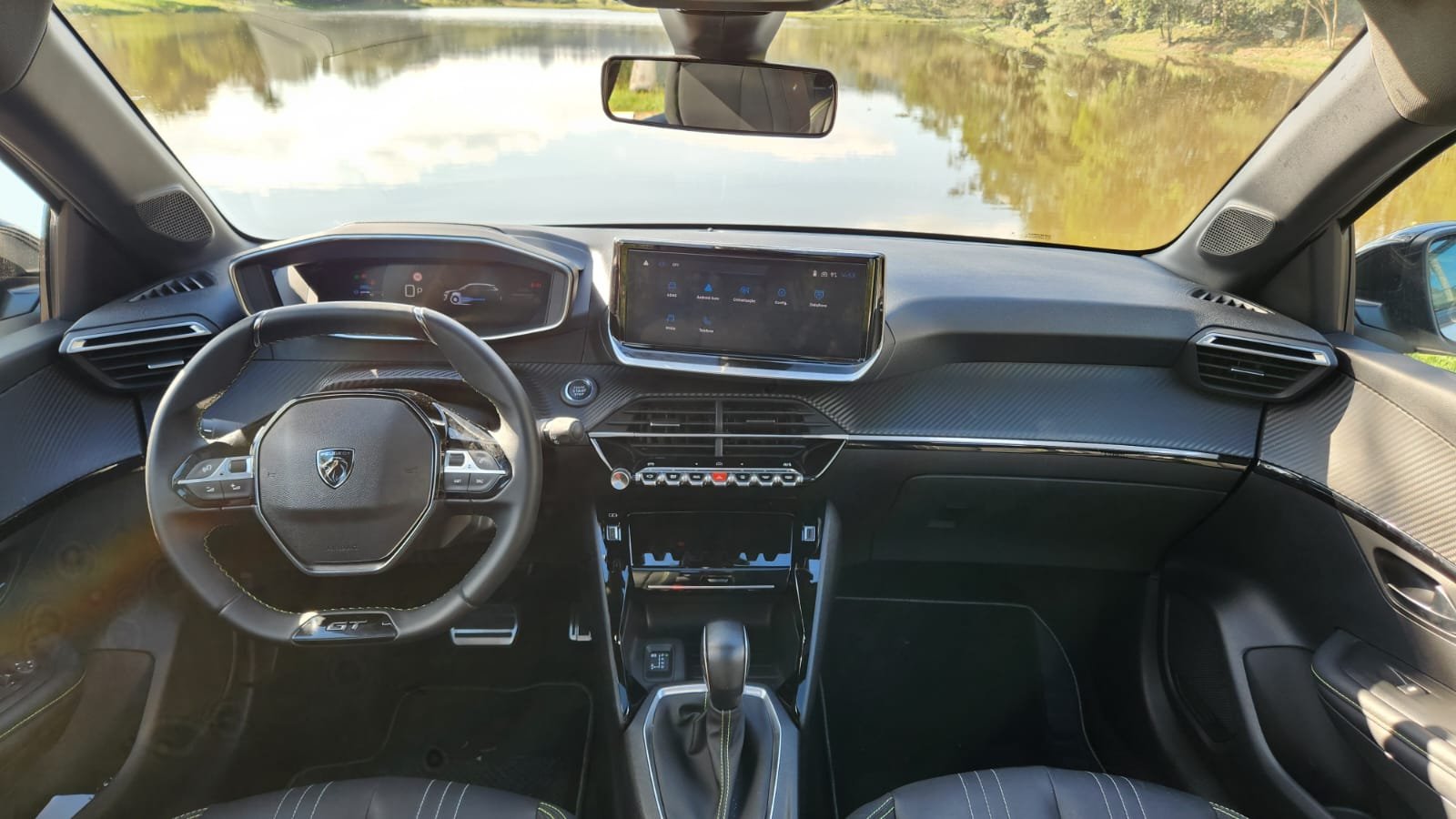 Peugeot 208 2026 em teste