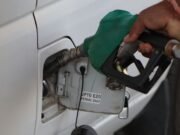 Gasolina E20 provoca disputa entre governo e indústria na Índia