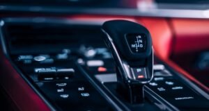 Indústria divide investimentos entre motores, elétricos e software