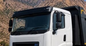 Índia coloca 100 caminhões elétricos em operação logística