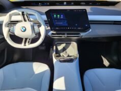 Telas substituem botões e reabrem debate sobre ergonomia nos carros
