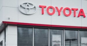 Toyota eleva projeção anual apesar de queda no lucro