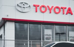 Toyota eleva projeção anual apesar de queda no lucro