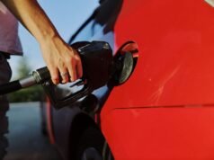 Gasolina E20 expõe debate sobre qualidade do combustível