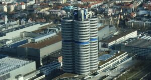BMW adapta fábrica alemã para veículos com baterias integradas