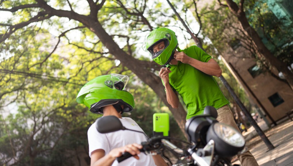 inDrive lança guia de segurança para motociclistas parceiros