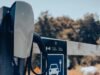 Avanço dos elétricos transfere pressão do petróleo aos metais