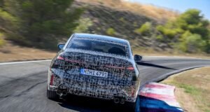 BMW Série 3 entra na fase final de testes com motores de até 443 cavalos