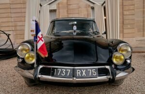 Carro de Charles de Gaulle volta à exposição em Paris