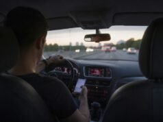 Celular lidera percepção de risco entre motoristas brasileiros