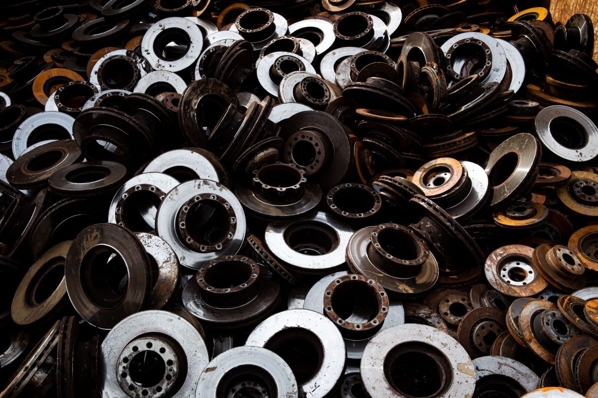Imagem de componentes automotivos remanufaturados