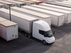 Einride prepara 500 caminhões elétricos para operações de carga