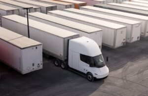 Einride prepara 500 caminhões elétricos para operações de carga