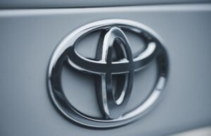 Enchentes fecham fábricas da Toyota e ameaçam cadeia asiática