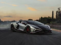 Lamborghini liga Miura e Revuelto em 55 anos de modelos SV