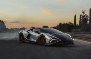 Lamborghini liga Miura e Revuelto em 55 anos de modelos SV