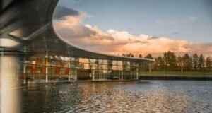 McLaren investe £ 500 milhões e confirma SUV de desempenho
