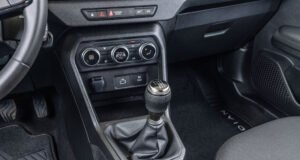 Renault Kardian Vibe chega por R$ 99.990 com câmbio manual