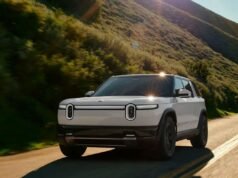 Rivian unifica telas e comandos digitais de seus veículos