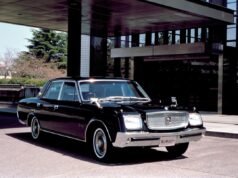 Toyota Century ocupa posição acima da Lexus no mercado japonês