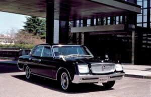 Toyota Century ocupa posição acima da Lexus no mercado japonês