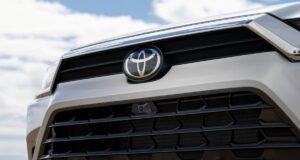 Toyota estuda câmera acionada pelo olhar de quem dirige