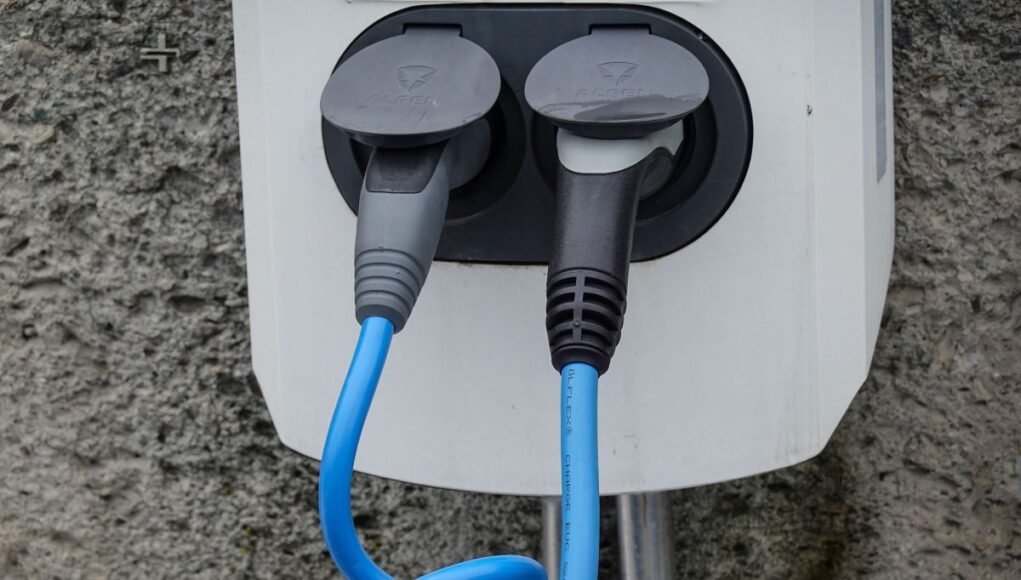 Veículos eletrificados podem fornecer energia durante interrupções - Pexels