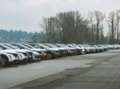 Venda de carros novos pressiona concessionárias chinesas