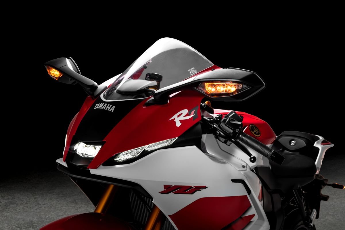 Yamaha R7