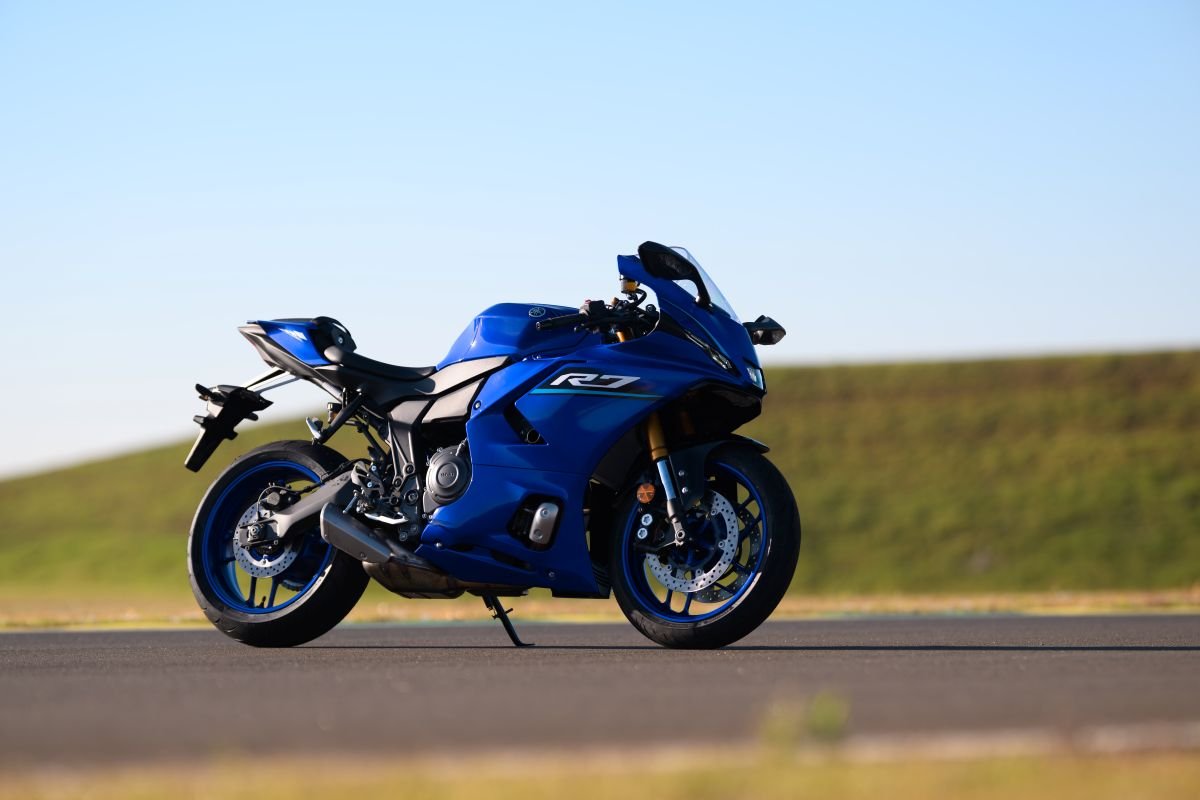 Yamaha R7 70 anos