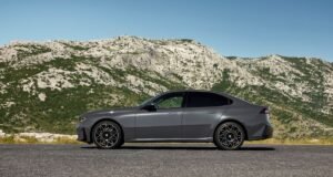 BMW Série 3 unifica desenho entre versões elétricas e a gasolina