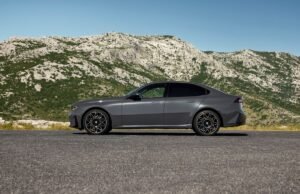 BMW Série 3 unifica desenho entre versões elétricas e a gasolina