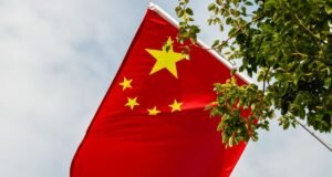 China vira peça indispensável para fabricar novos carros nos EUA