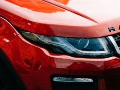 Fábrica parada da JLR coloca 400 empregos sob incerteza