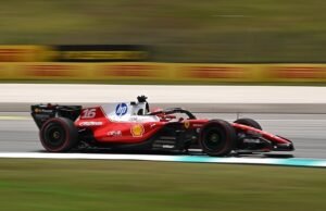 Leclerc lidera TL2 da F1 com degradação de pneus em Sepang
